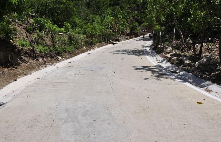 EGEHID construye carretera Ventana IV y otras obras en comunidad de Cambita, en San Cristóbal