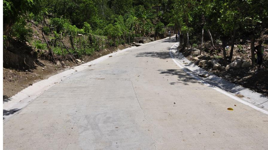 EGEHID construye carretera Ventana IV y otras obras en comunidad de Cambita, en San Cristóbal