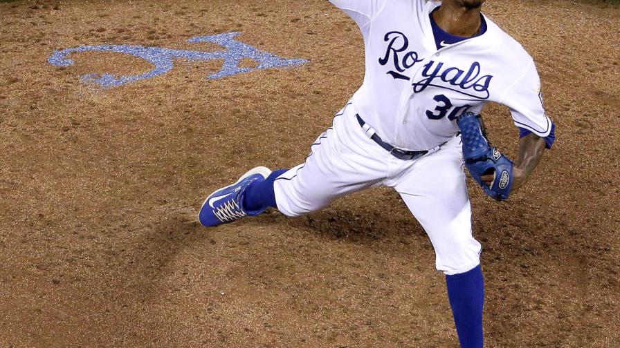 Yordano Ventura brilla en el montículo, Reales apalean a Tigres 