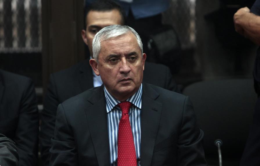 Presidente de Guatemala se presenta ante un tribunal por el caso “La Línea”
