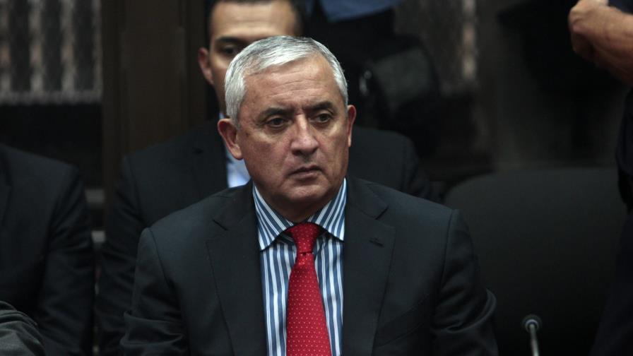 Presidente de Guatemala se presenta ante un tribunal por el caso “La Línea”