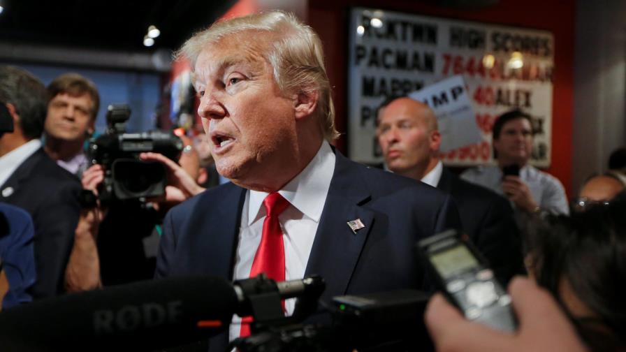 Trump firma compromiso de lealtad republicano 