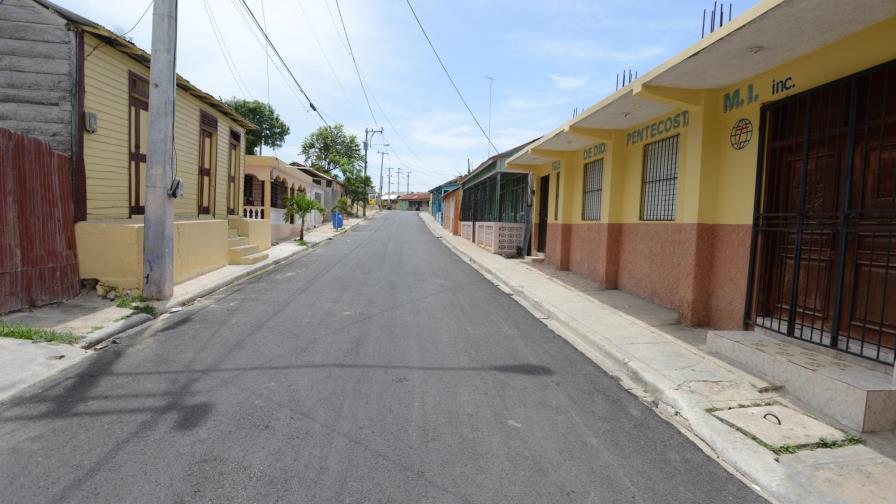 MOPC trabaja en asfaltado de vías en la región Sur