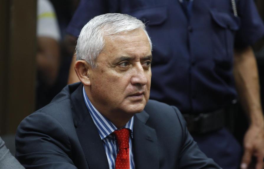 Juez ordena prisión provisional a ex presidente Pérez Molina