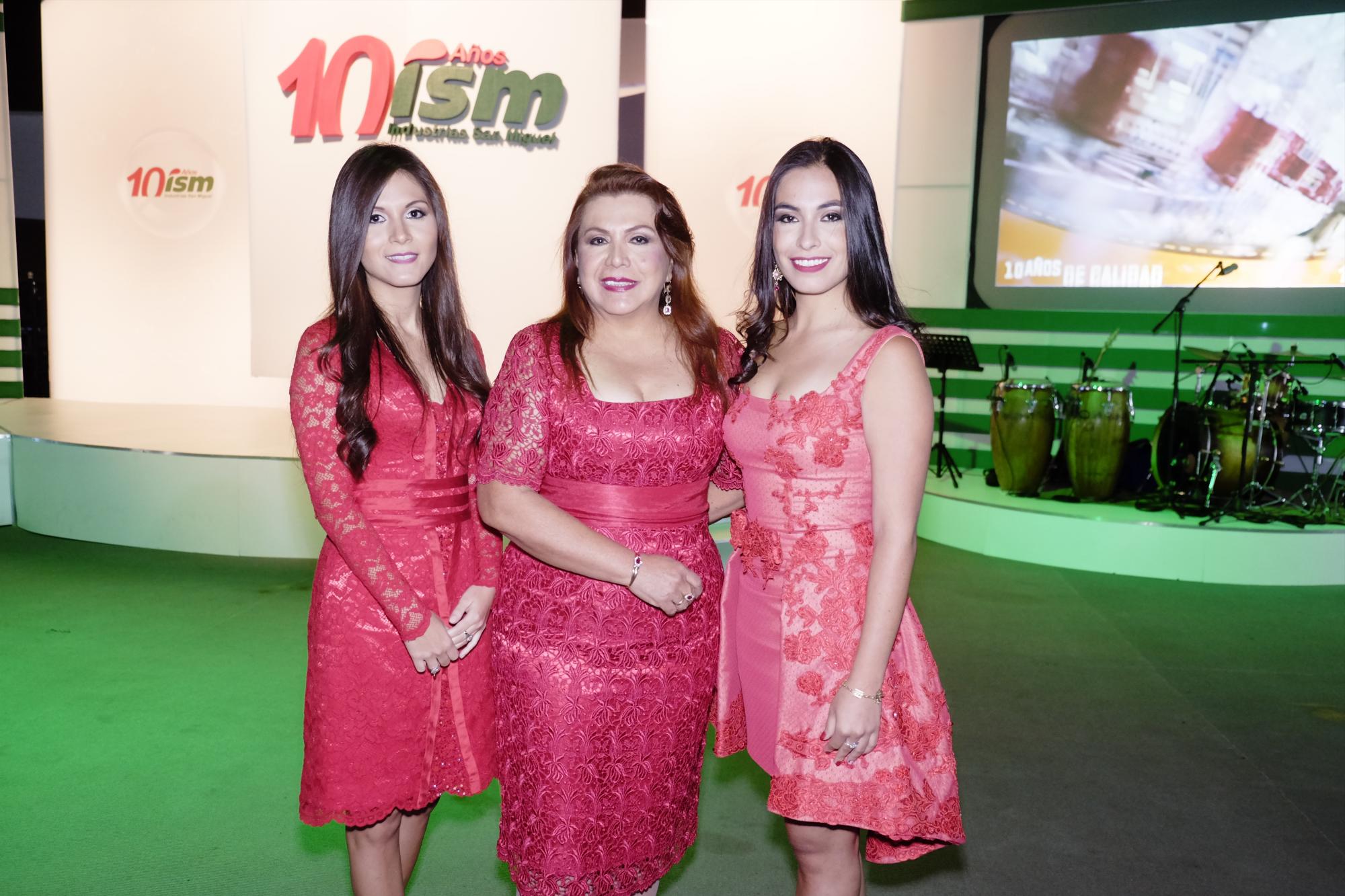 Katherina, Tania y Cinthia Añaños.