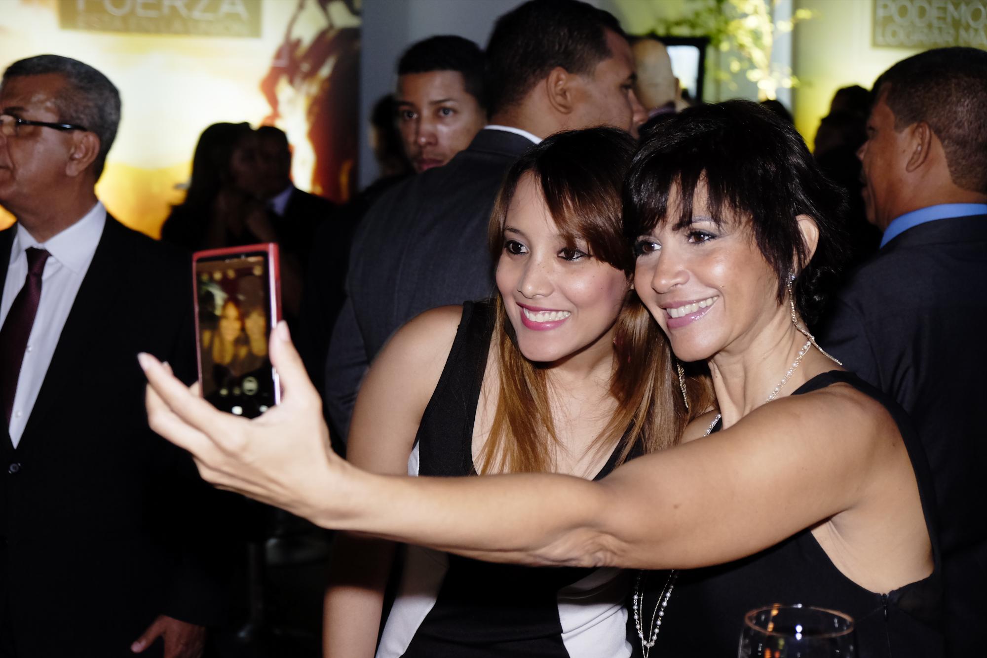 Raulina Santana y Sandra Bisonó.