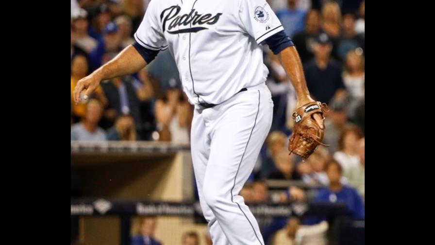 Padres ganan 10-7 a Dodgers tras remontada 
