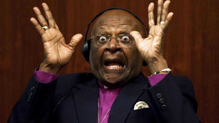 El nobel de la Paz Desmond Tutu sale del hospital tras 17 días ingresado 