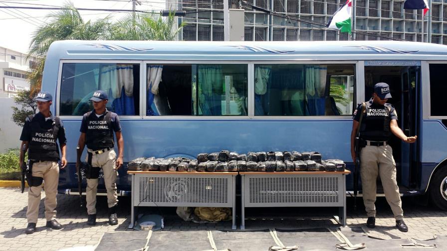 La Policía decomisa 213 libras de marihuana en un autobús en el peaje de la autopista 6 de Noviembre