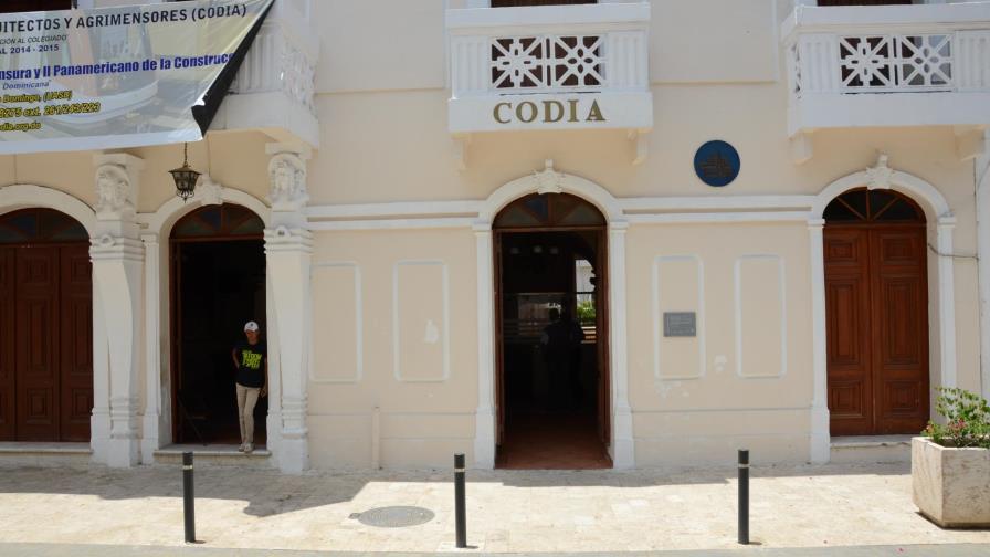 Expresidente del Codia defiende adjudicación de contratos a empleados públicos