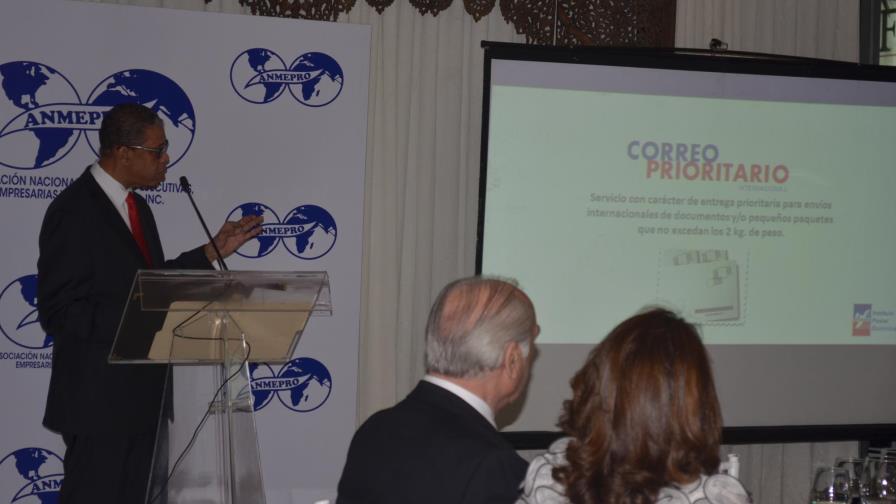 Modesto Guzmán dicta conferencia sobre “El Nuevo INPOSDOM: Respuesta a una Sociedad Hiperconectada”