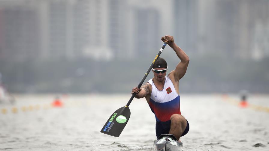Quejas de piragüistas por contaminación del agua en Río de Janeiro