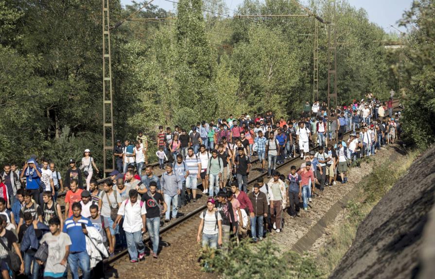 Hungría envía autobuses a los migrantes
