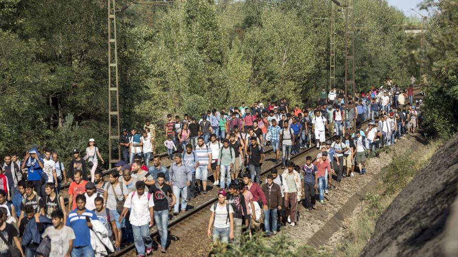 Hungría envía autobuses a los migrantes