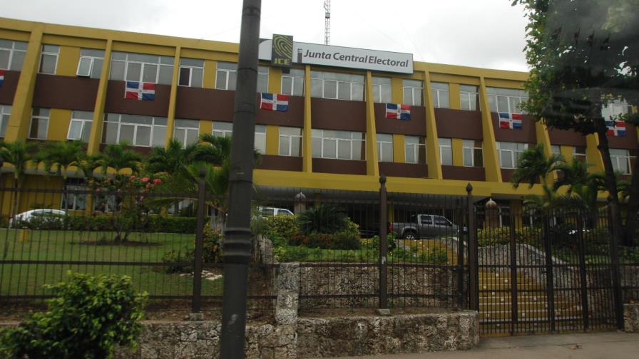 Comisión apodera al Pleno de la JCE de los informes de reconocimiento de partidos políticos