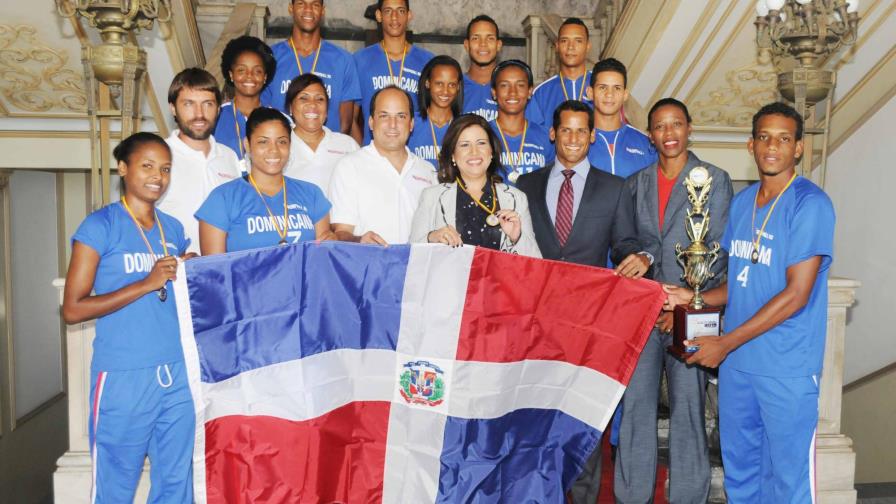 La Vicepresidenta recibe al equipo de korfball que ganó la Copa de Oro