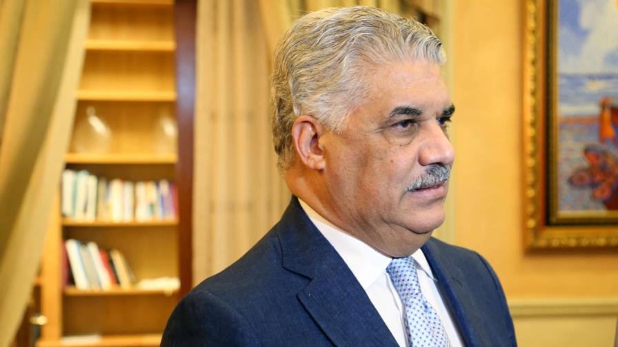 El PRD otorga plenos poderes a Miguel Vargas en alianza con el PLD