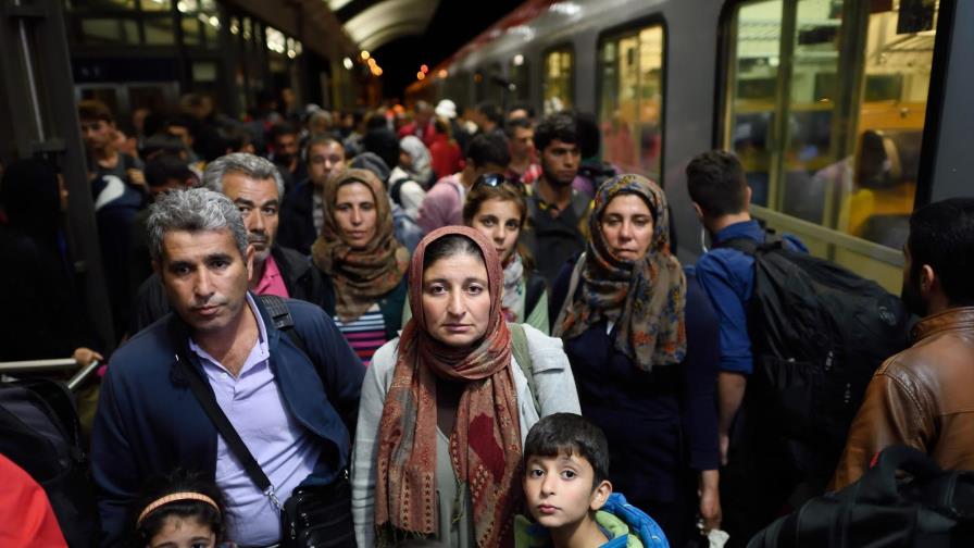 Miles de refugiados llegan a Alemania en busca da la tierra prometida