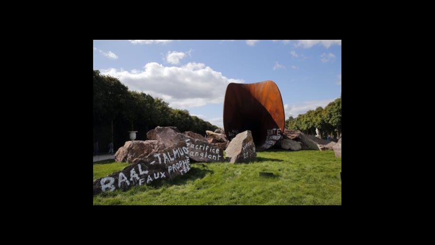 La controvertida “vagina de la reina” de Kapoor vuelve a ser vandalizada