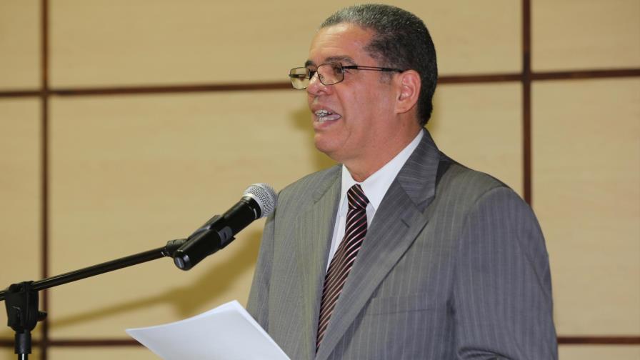 Educación sustituirá cuestionado libro de texto de sexto grado