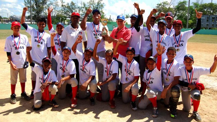 Capotillo campeón del Nacional de Béisbol Infantil Escolar 2015