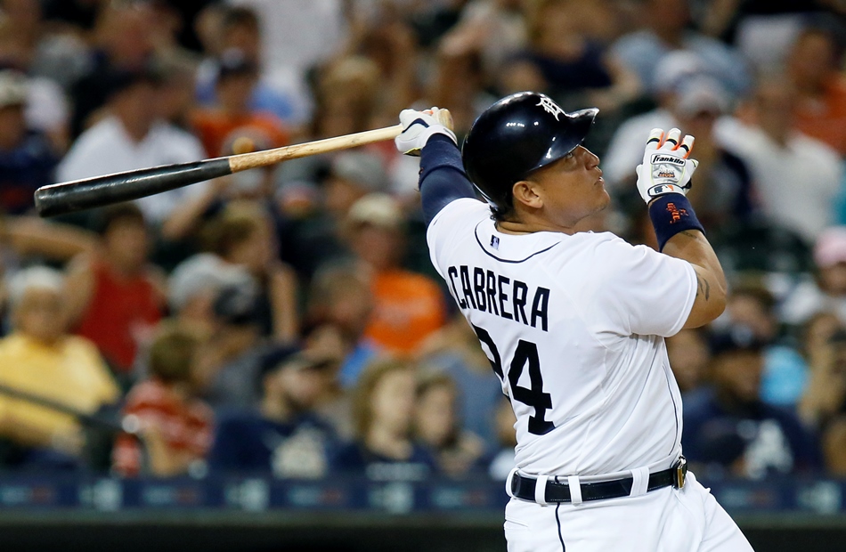 Miguel Cabrera de los Tigres de Detroit es el líder de bateo en la Liga Nacional con promedio de .350