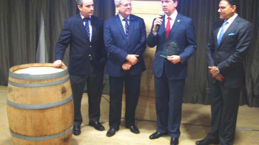 Reconocen a Ito Bisonó por impulsar Ley de Quiebras