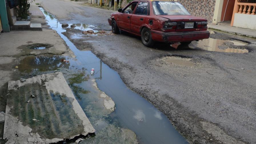 Piden eliminar hoyos de la calle Corazón de Jesús, en El Almirante