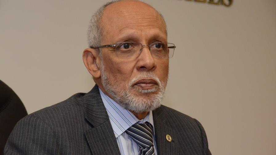 Superintendente de salud aboga por reajuste al seguro familiar de salud 