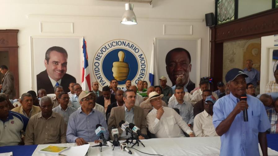 Mejía desautoriza a su vocero por candidatura 