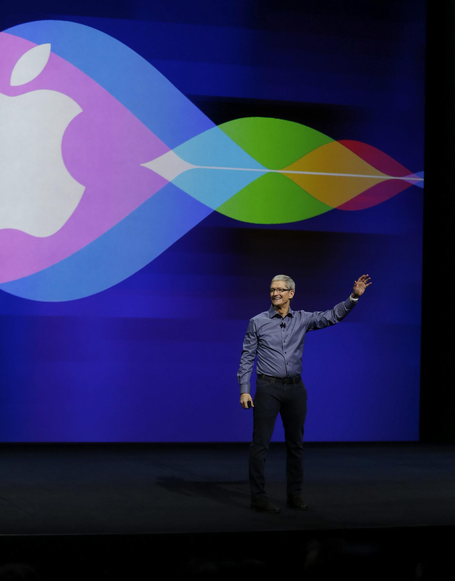 El consejero delegado de Apple, Tim Cook, a su llegada al auditorio Bill Graham Civic de San Francisco, California, Estados Unidos.