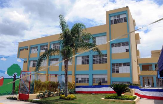 Danilo Medina inaugura 61 aulas en Espaillat y La Vega