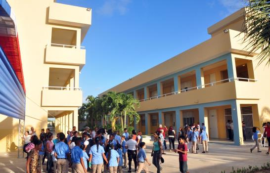 Danilo Medina inaugura 61 aulas en Espaillat y La Vega