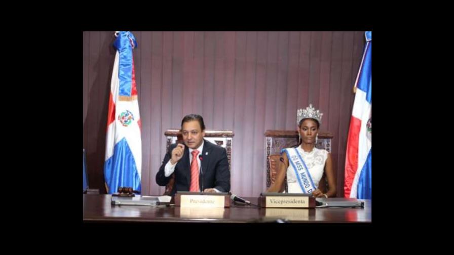 Abel Martínez preside “sesión” junto a reinas de belleza de Miss Mundo Abel Martínez preside “sesión” junto a reinas de belleza de Miss Mundo