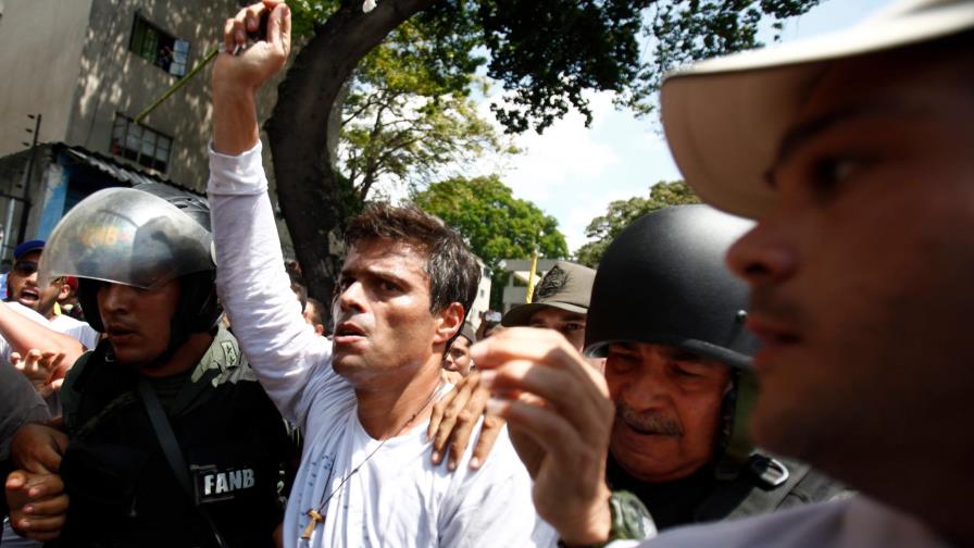 Líder opositor Leopoldo López enfrenta audiencia crucial 