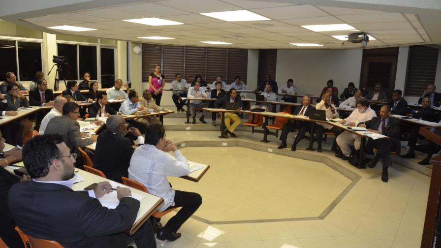 Sectores laboral y social se retiran de las mesas del Pacto Eléctrico