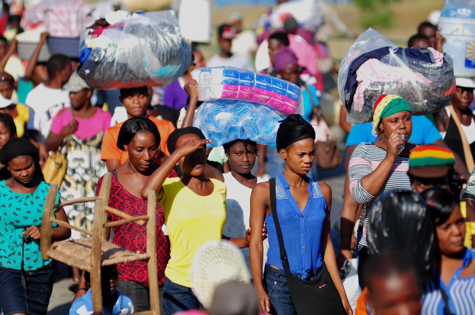 Miles de haitianos participaron en el mercado binacional.