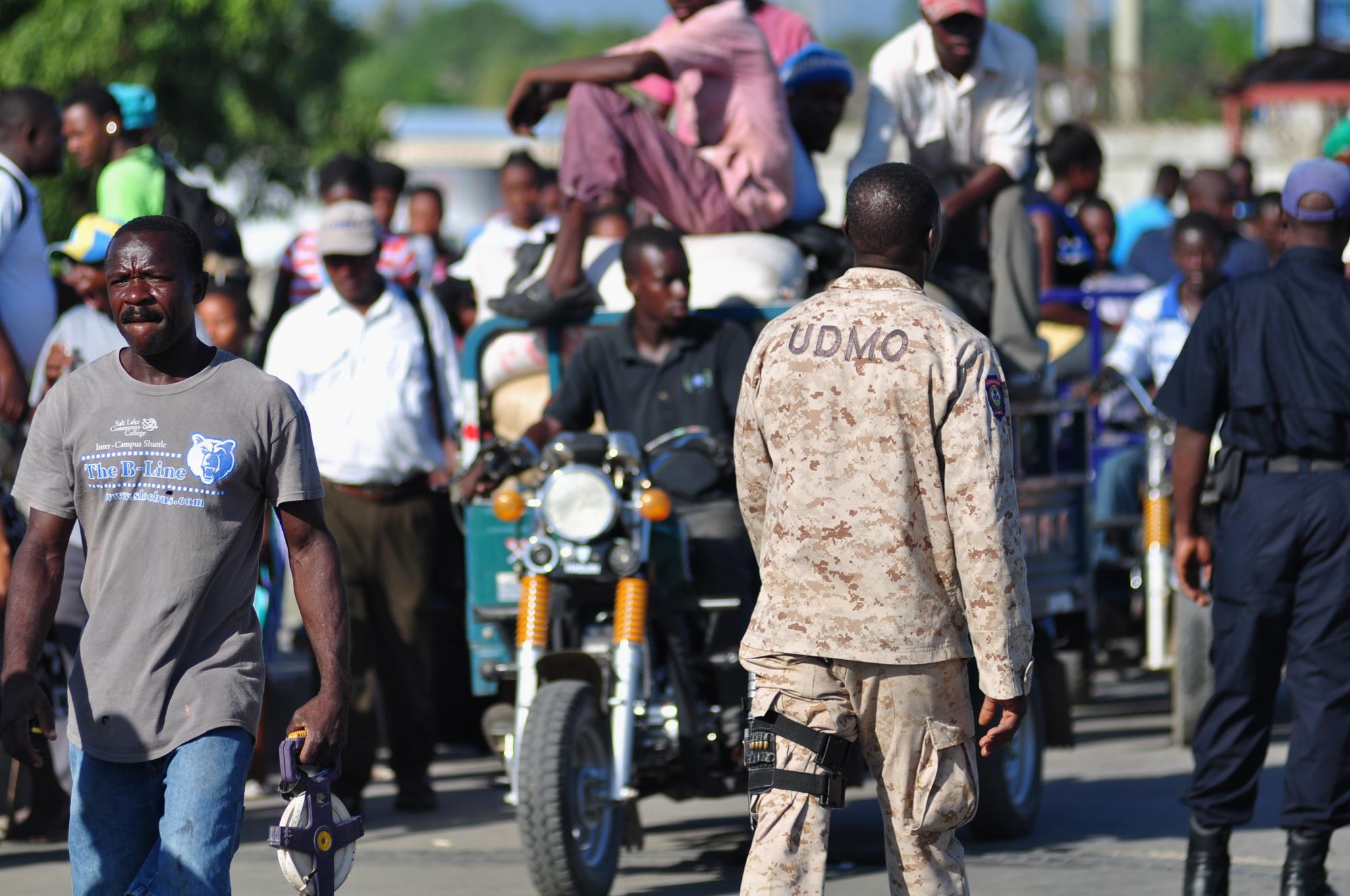 El mercado comenzó a operar desde las 8:00 de la mañana