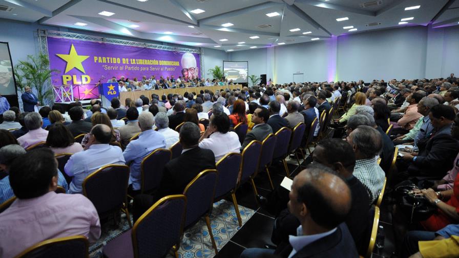 Danilo Medina baja la línea de campaña a los legisladores del PLD
Danilo baja la línea de campaña a legisladores Danilo Medina baja la línea de campaña a los legisladores del PLD
Danilo baja la línea de campaña a legisladores