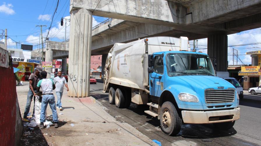 La recolectora Aseo Urbano recoge cada día 350 toneladas de basura 