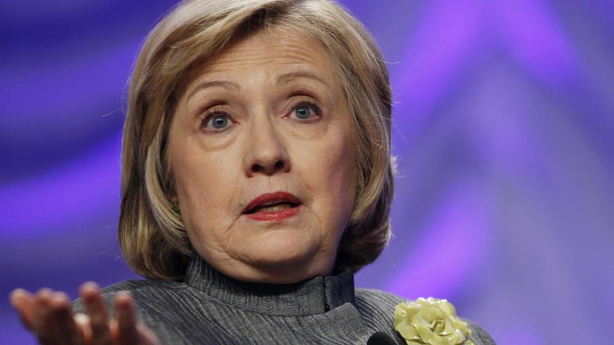 Las disculpas de Hillary Clinton no logran aplacar las interrogantes
