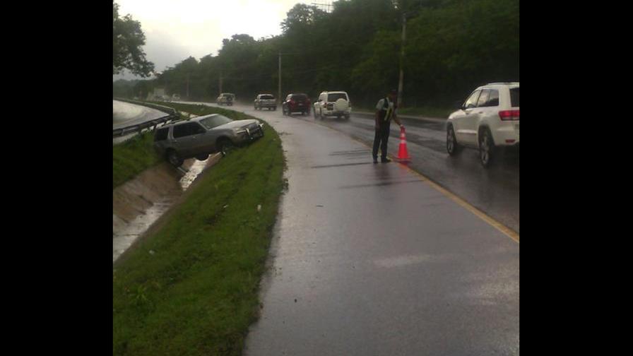 Yipeta impacta con dos motocicletas en el KM 28 con dirección al Cibao; piden precaución 