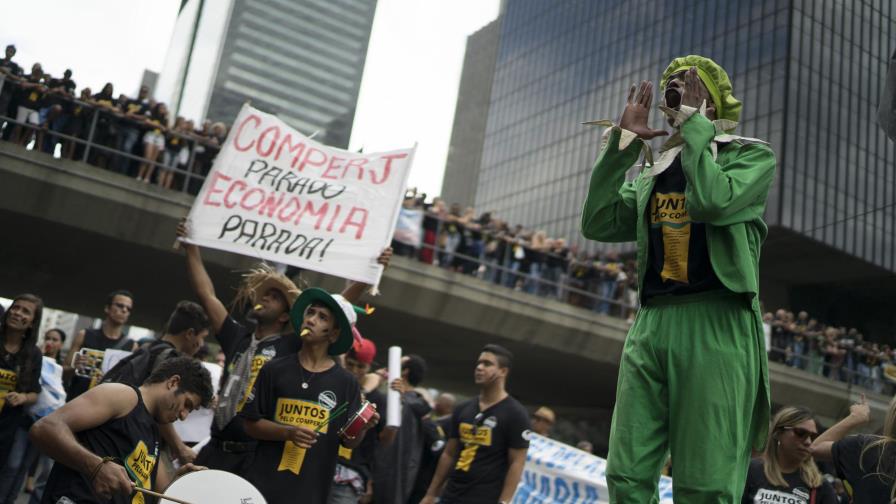 Brasil pierde calificación financiera