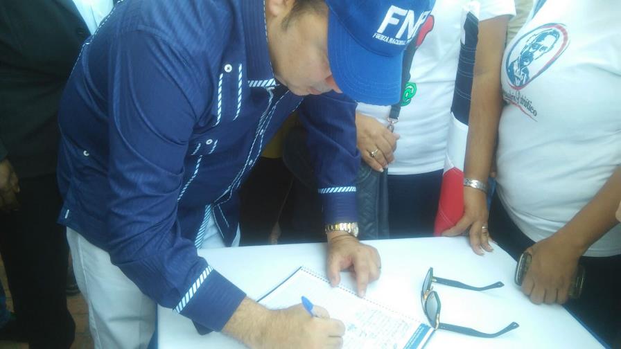 Fuerza Nacional Progresista busca un millón de firmas para muro en la frontera