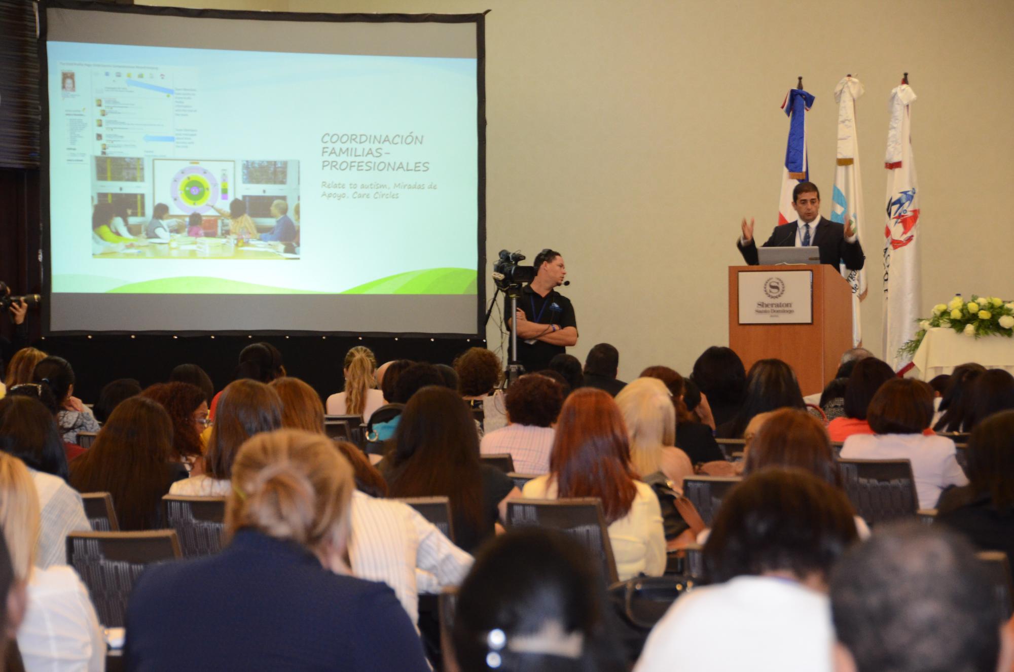 Javier Sevilla durante su exposición.