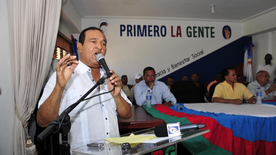 Antonio Marte aspira a siete legisladores en alianza
Transportistas buscan la sombra de partidos