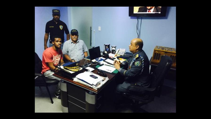 Se entrega implicado en asalto del Banco del Progreso