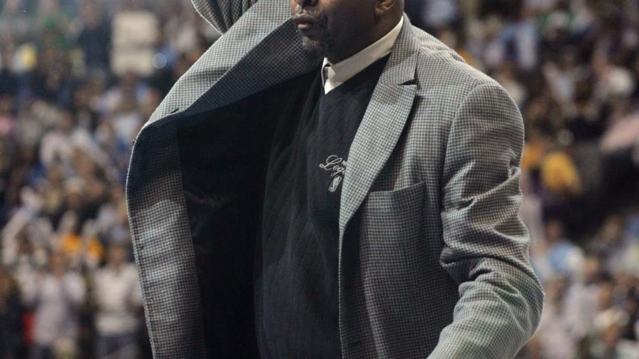 Malone vino al país en 1977; recuerdan la fecha