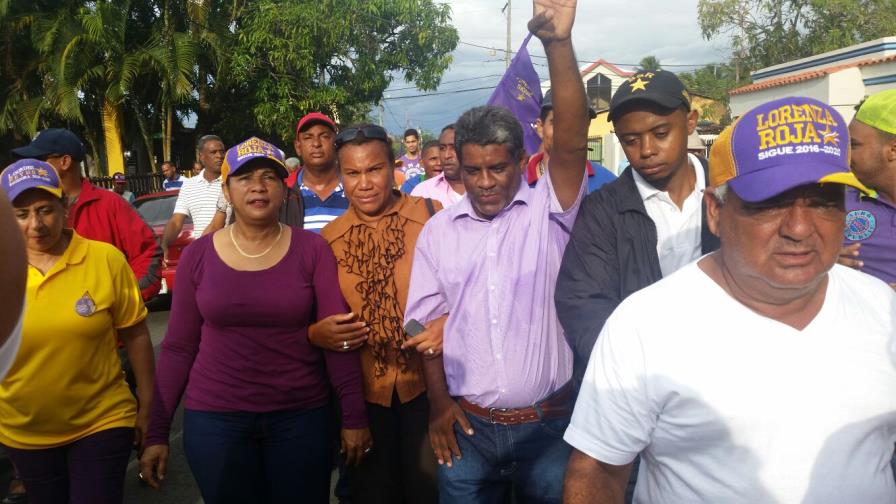  Alcaldesa de Fantino dice que para el 16 de agosto el traje está hecho y es de mujer