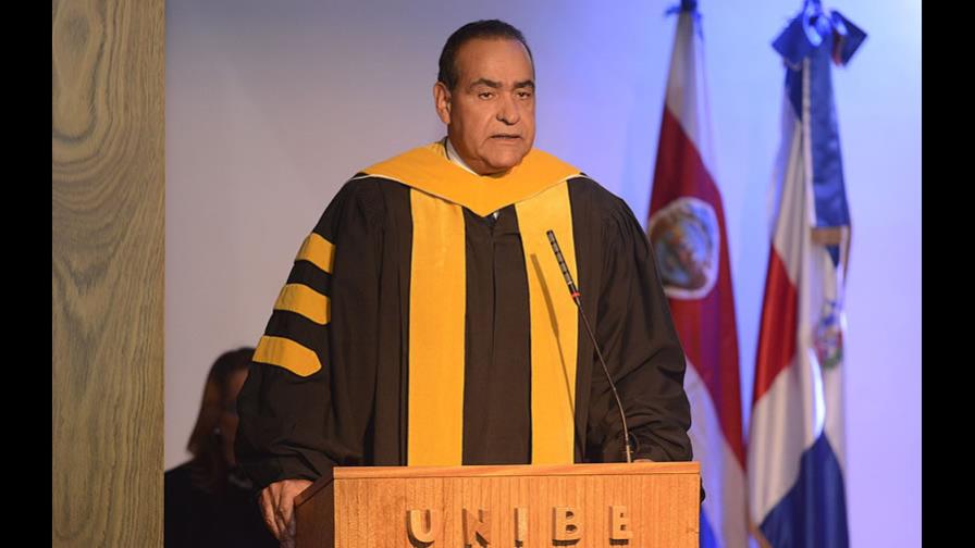 Julio Amado Castaños Guzmán reelecto como rector de UNIBE